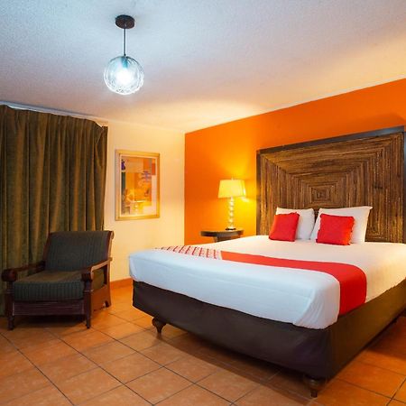 Oyo Hotel Hacienda Don Luis, Rosarito Exteriér fotografie A typical room at the hotel