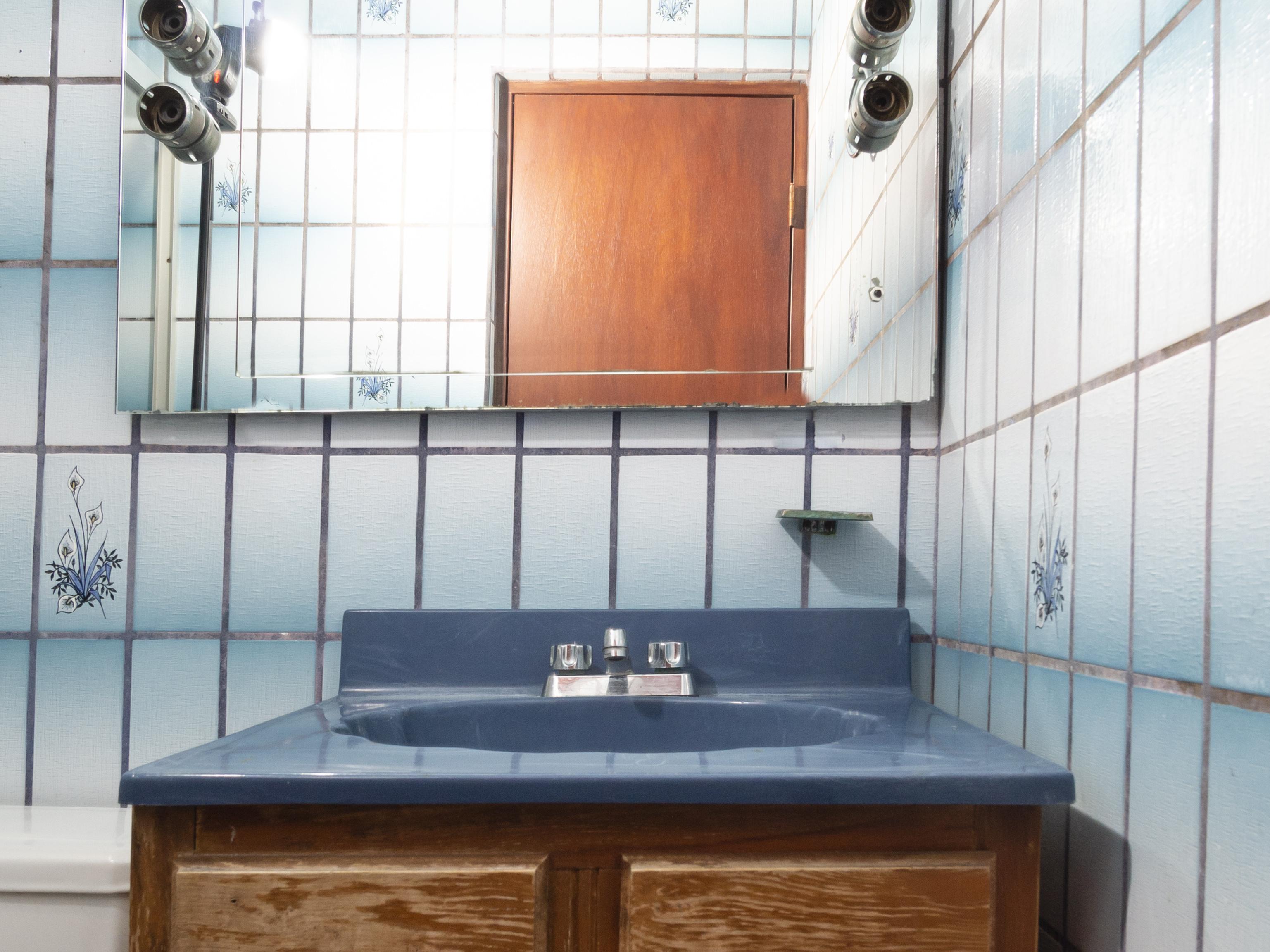 Oyo Hotel Hacienda Don Luis, Rosarito Exteriér fotografie A typical American bathroom