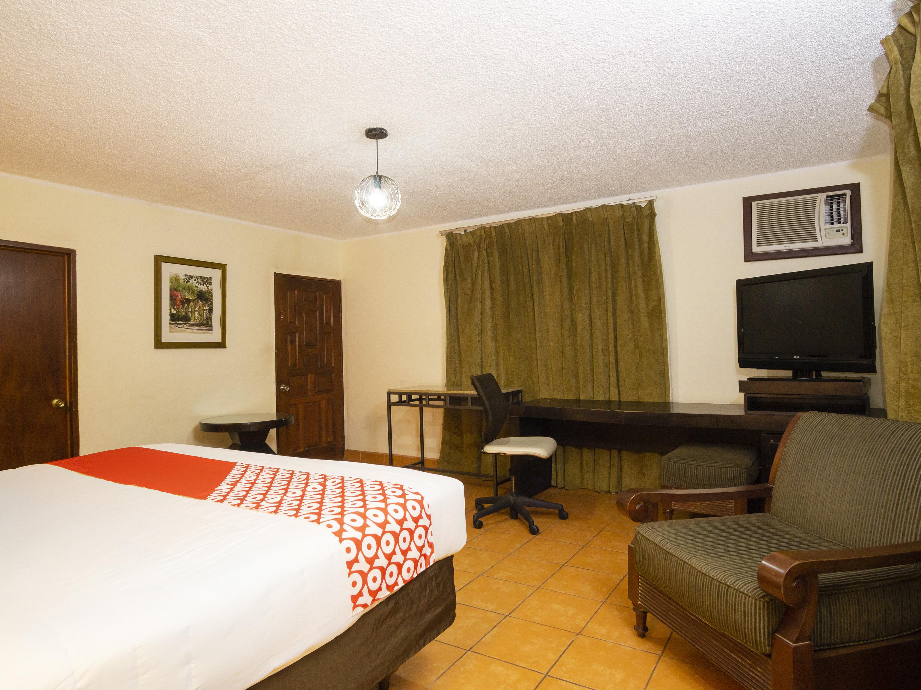 Oyo Hotel Hacienda Don Luis, Rosarito Exteriér fotografie A typical room at the hotel