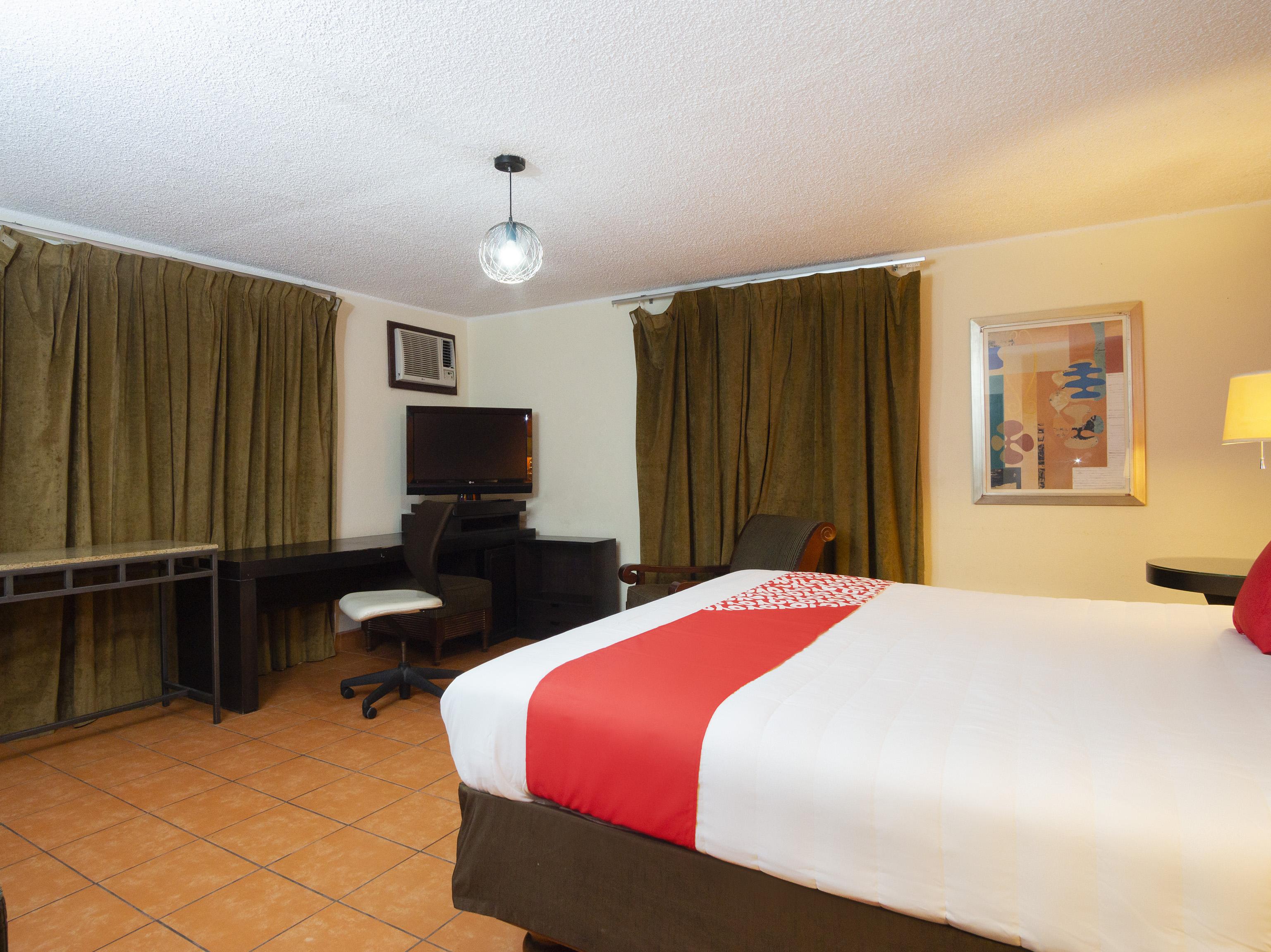 Oyo Hotel Hacienda Don Luis, Rosarito Exteriér fotografie A typical OYO hotel room in San Francisco, California