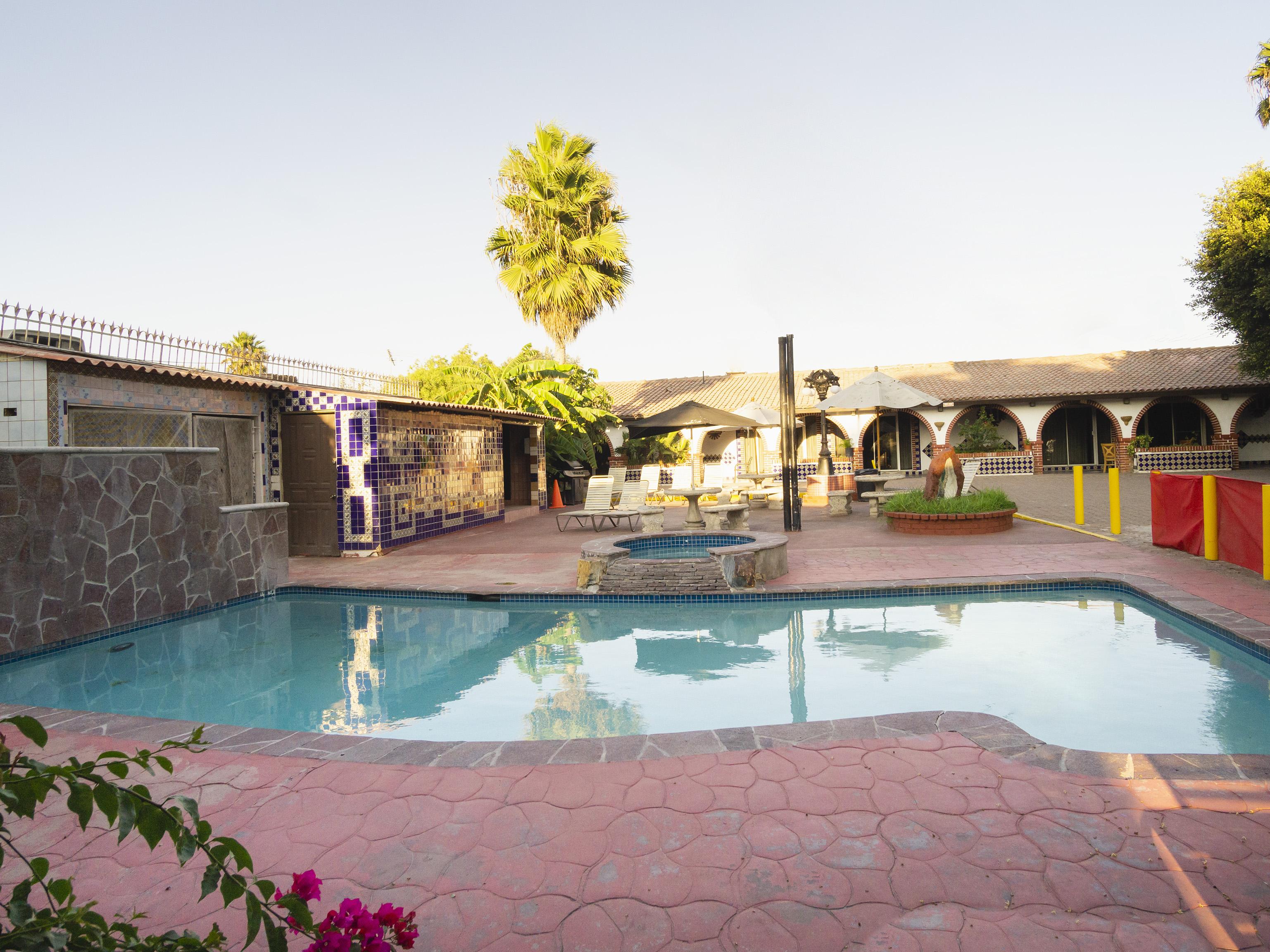 Oyo Hotel Hacienda Don Luis, Rosarito Exteriér fotografie The pool at the Oasis of Minium