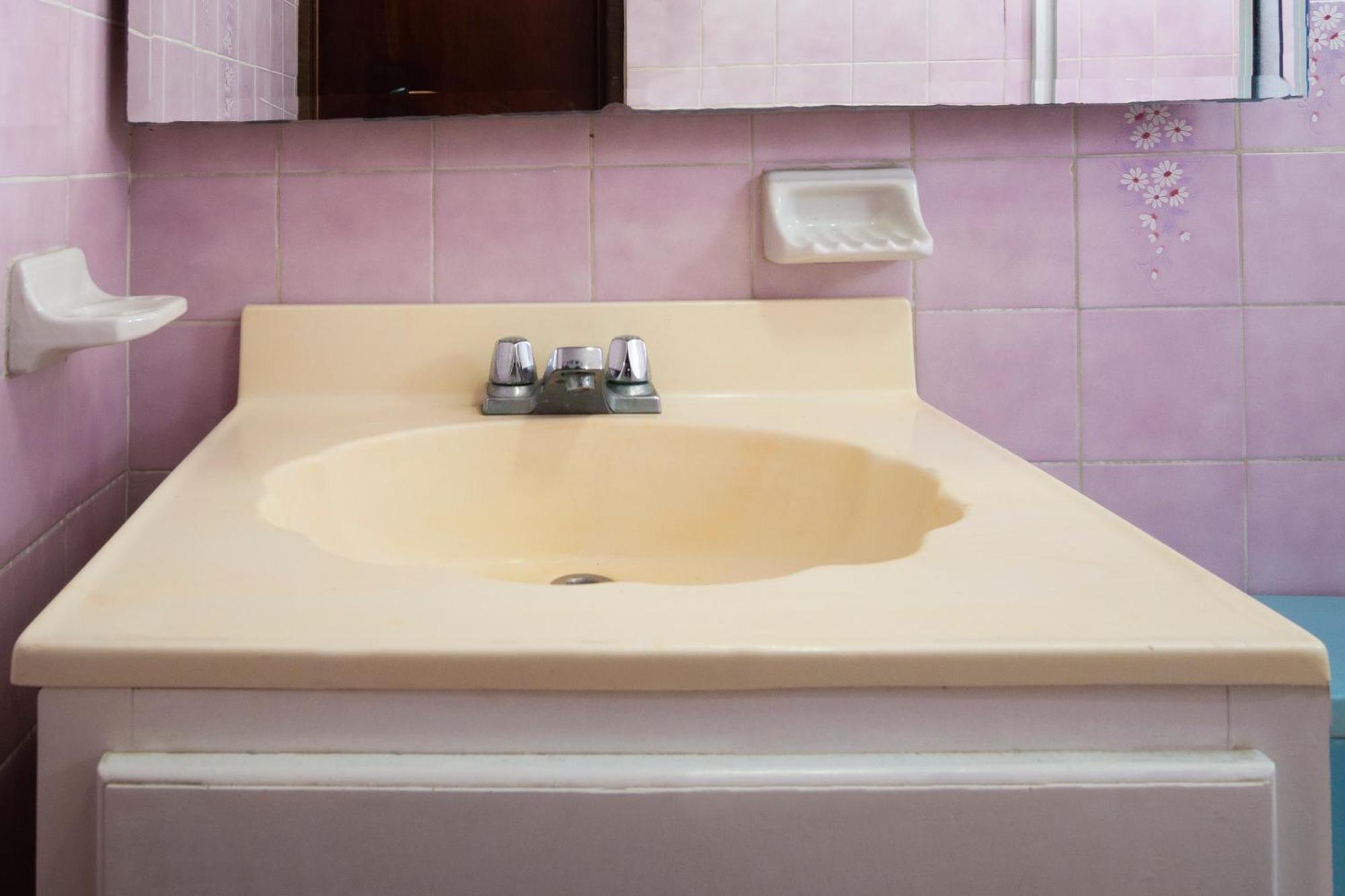 Oyo Hotel Hacienda Don Luis, Rosarito Exteriér fotografie A cultured marble vanity top