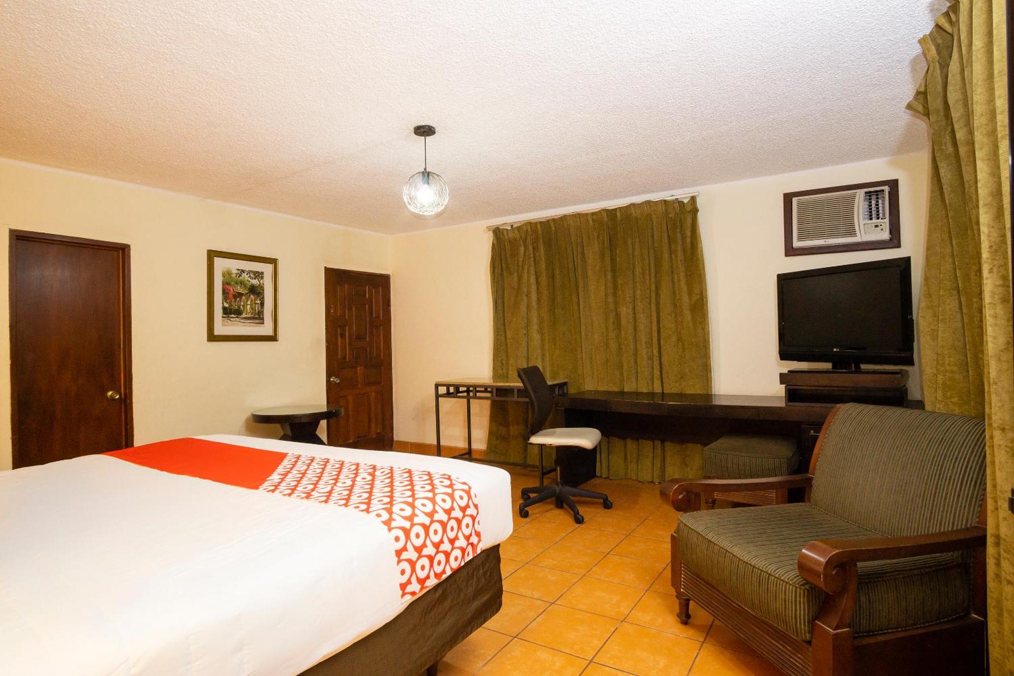 Oyo Hotel Hacienda Don Luis, Rosarito Exteriér fotografie A room at the hotel