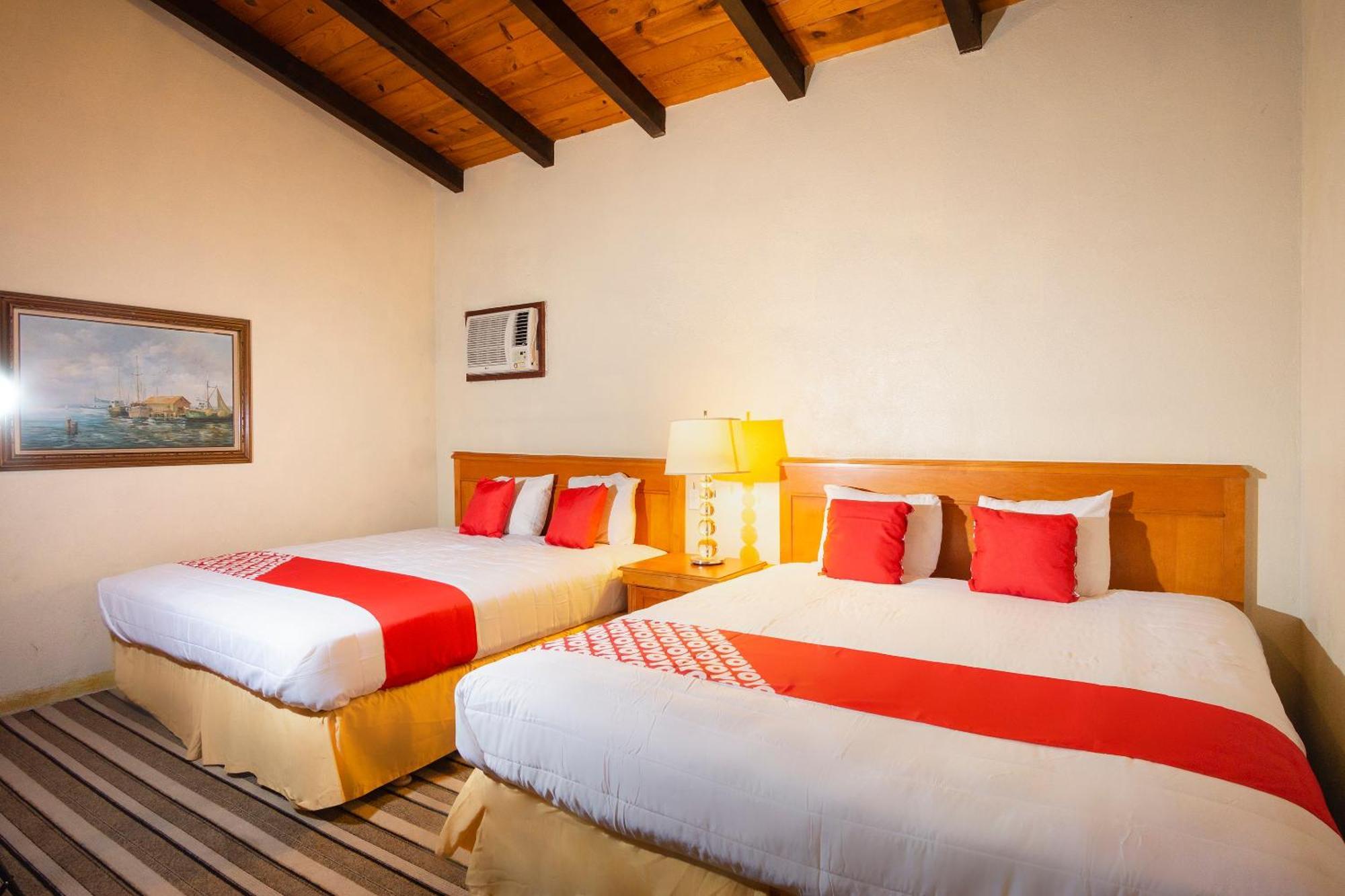 Oyo Hotel Hacienda Don Luis, Rosarito Exteriér fotografie A typical OYO hotel room