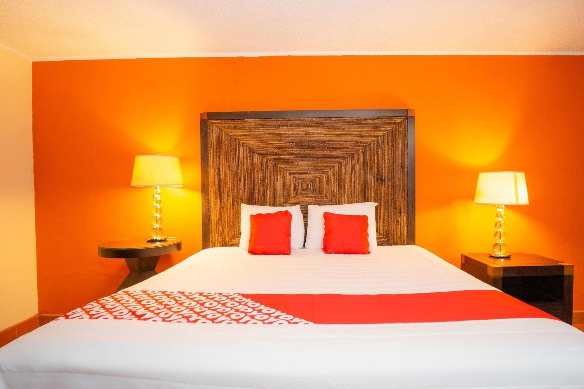 Oyo Hotel Hacienda Don Luis, Rosarito Exteriér fotografie A typical OYO hotel room