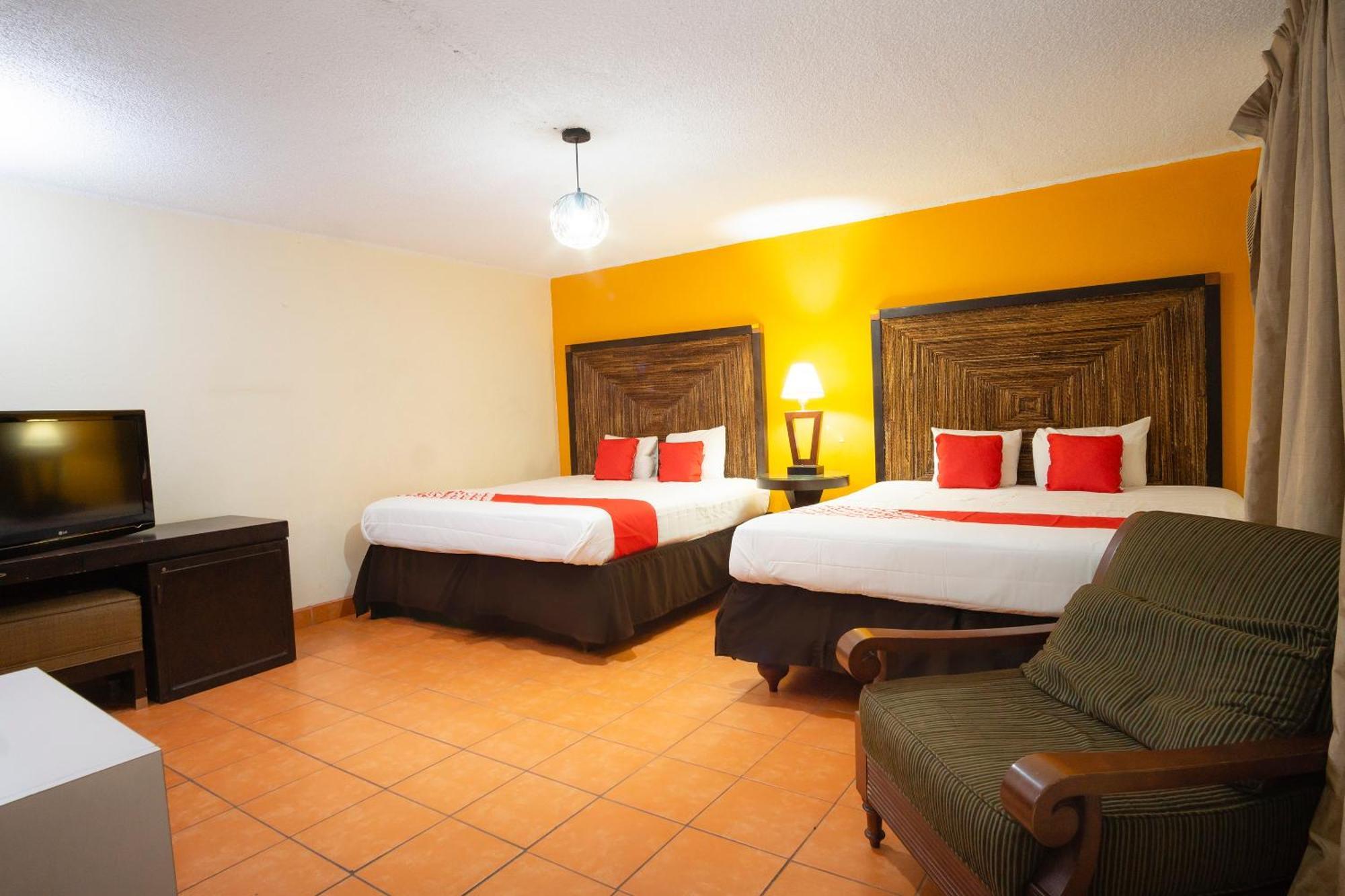 Oyo Hotel Hacienda Don Luis, Rosarito Exteriér fotografie A typical hotel room at the hotel
