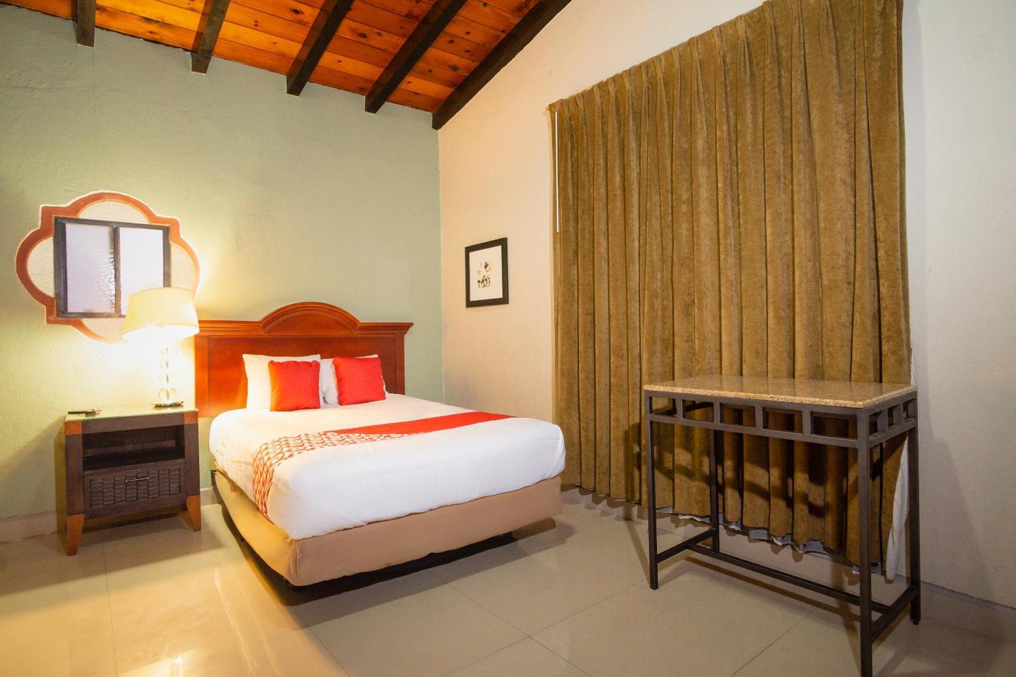 Oyo Hotel Hacienda Don Luis, Rosarito Exteriér fotografie A bedroom at the hotel