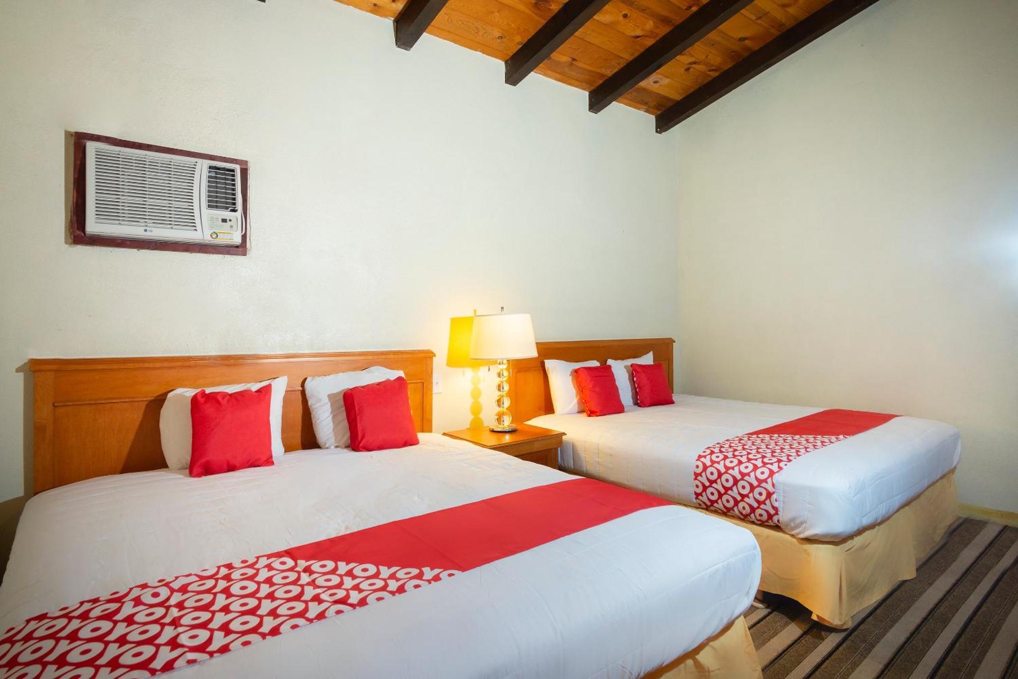 Oyo Hotel Hacienda Don Luis, Rosarito Exteriér fotografie A typical OYO hotel room